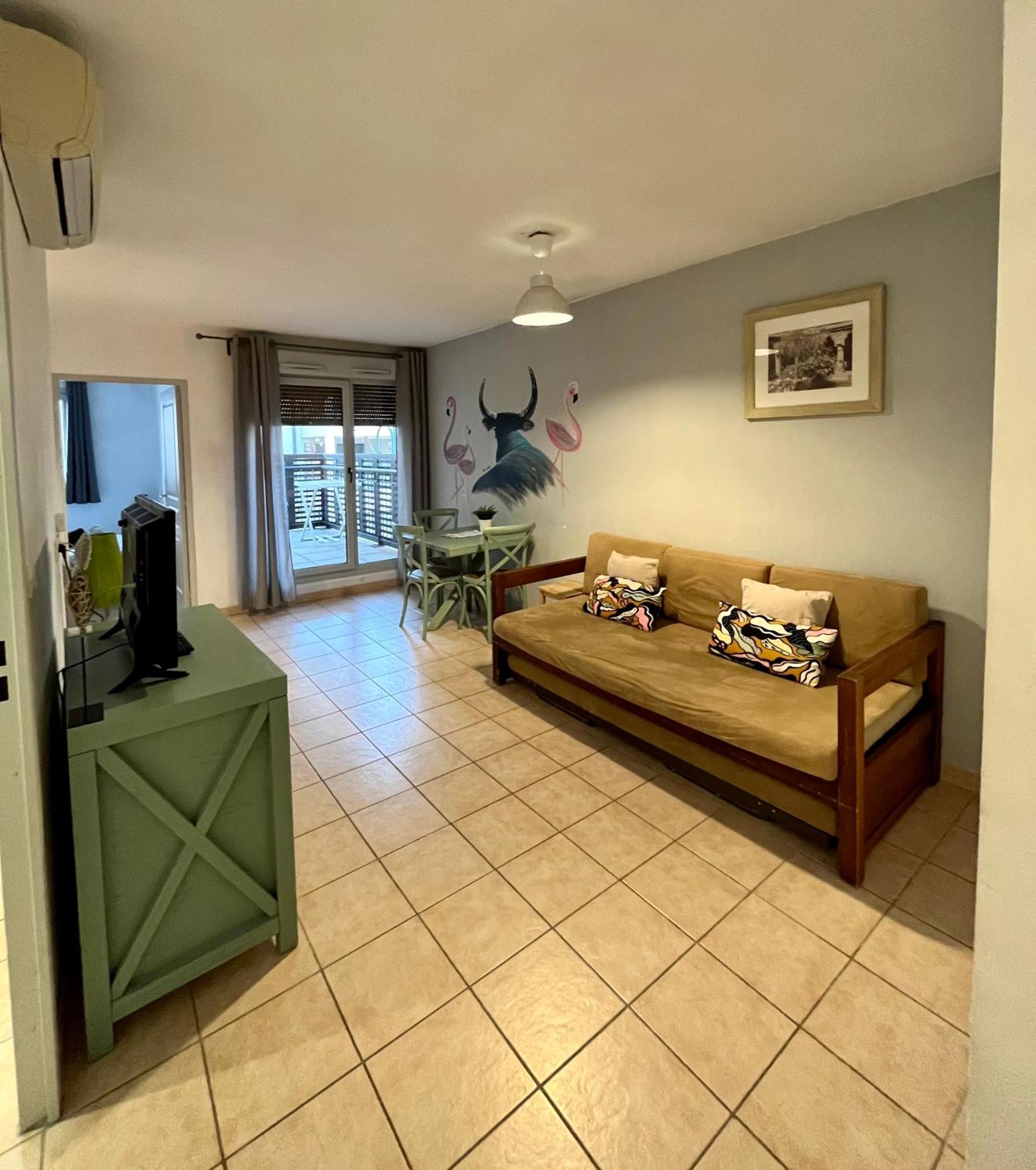 appartement résidence avec piscine très bien situé Uzès Esterno foto